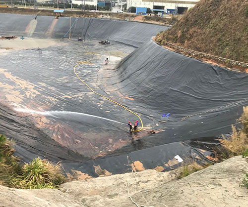 白碱滩废水池清理