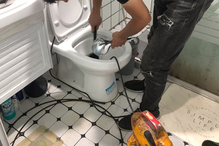 白碱滩马桶堵塞自己疏通还是找师傅？专业上门服务让你省时更省心